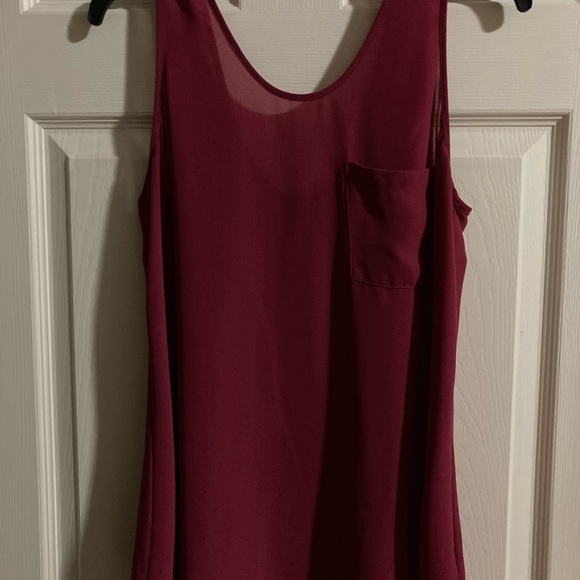 Very cute tank top - Picture 2 of 6